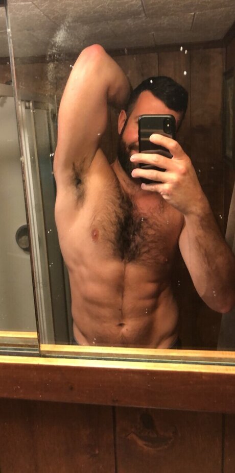 Naakte gelekte OnlyFans-foto van Alex Oakwood