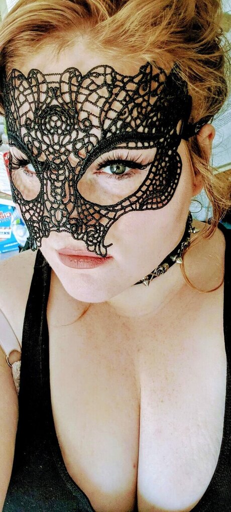 Naakte gelekte OnlyFans-foto van Naughtynurseaide