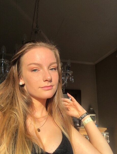 Naakte gelekte OnlyFans-foto van Ashley