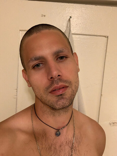 Naakte gelekte OnlyFans-foto van Hollertown