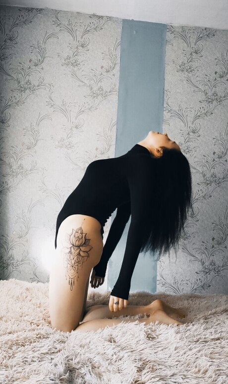 Naakte gelekte OnlyFans-foto van Ljubov