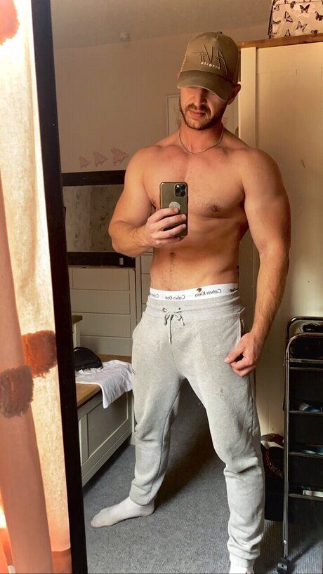 Naakte gelekte OnlyFans-foto van Jason Nickson