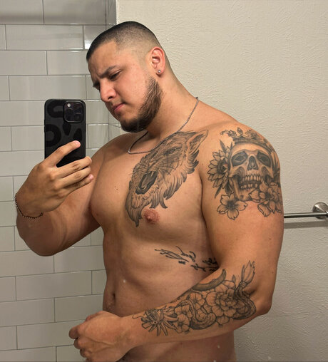 Naakte gelekte OnlyFans-foto van Oscar Juca