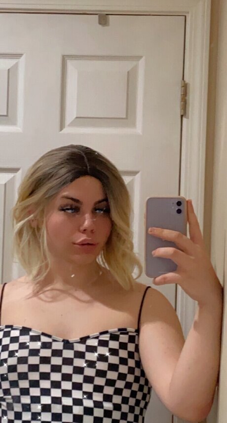 Naakte gelekte OnlyFans-foto van Athena Grey