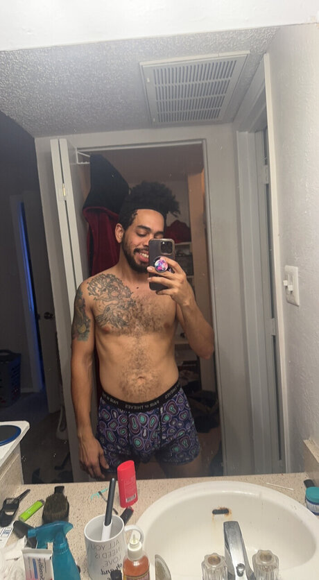 Naakte gelekte OnlyFans-foto van Roberto