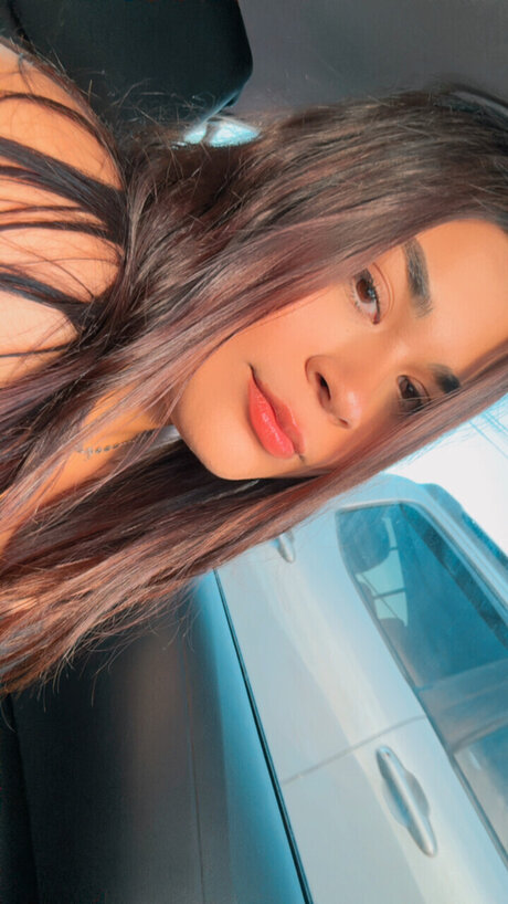 Naakte gelekte OnlyFans-foto van Nicole Gomez