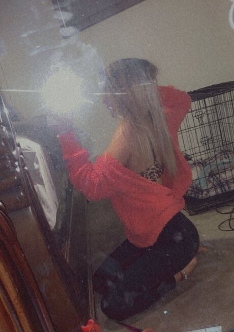Naakte gelekte OnlyFans-foto van Babygirl Amplt3