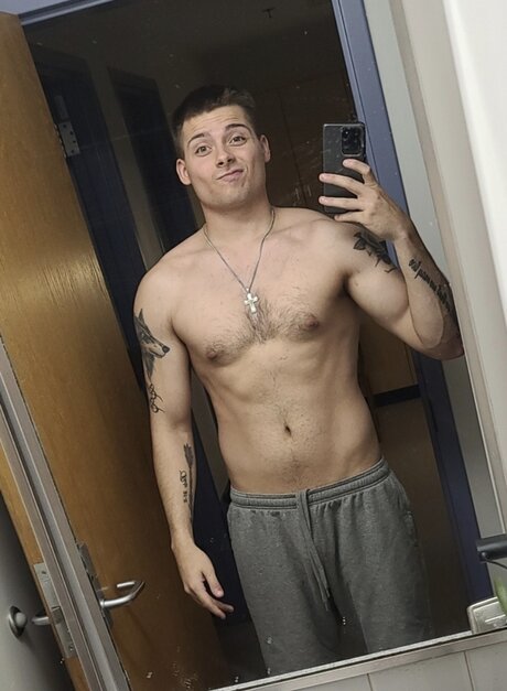 Naakte gelekte OnlyFans-foto van Ricky Dicky