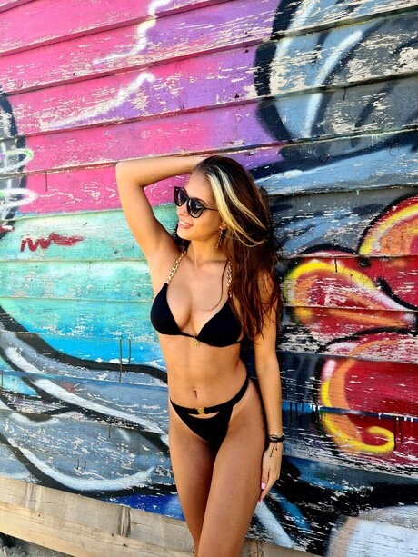 Naakte gelekte OnlyFans-foto van Amelia Giullianna