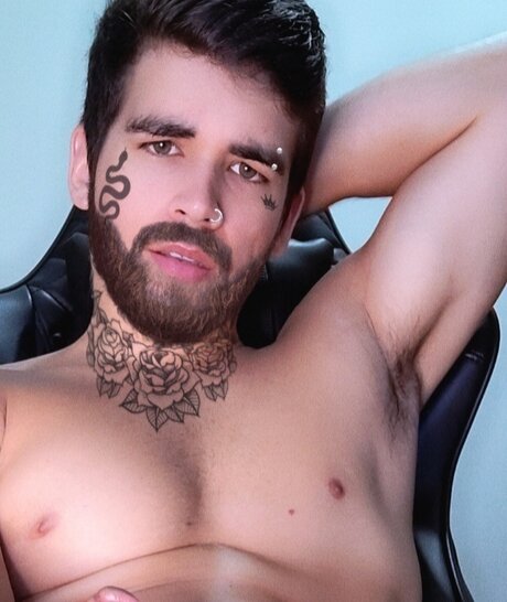 Naakte gelekte OnlyFans-foto van Oliver Salamanca