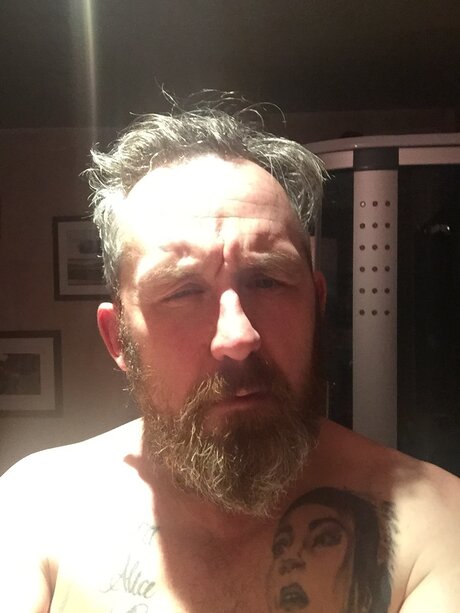 Naakte gelekte OnlyFans-foto van Lord Essington