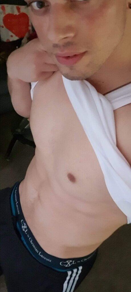Naakte gelekte OnlyFans-foto van Roman