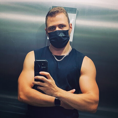 Naakte gelekte OnlyFans-foto van La Poutre