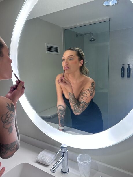 Naakte gelekte OnlyFans-foto van Nicole
