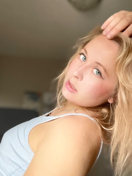 Naakte gelekte OnlyFans-foto van Lollypopko