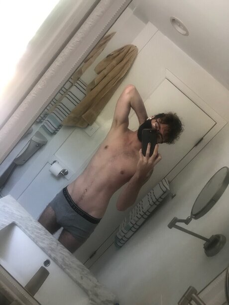 Naakte gelekte OnlyFans-foto van Silver
