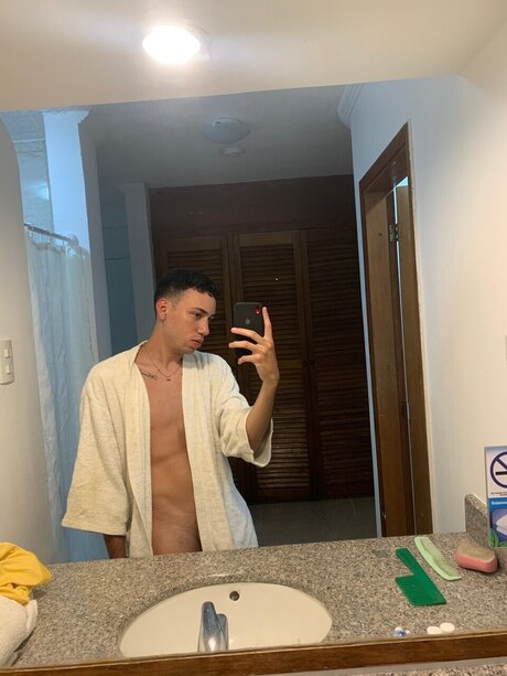 Naakte gelekte OnlyFans-foto van Angel Torrealba