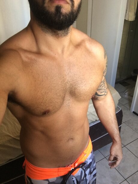 Naakte gelekte OnlyFans-foto van Juan
