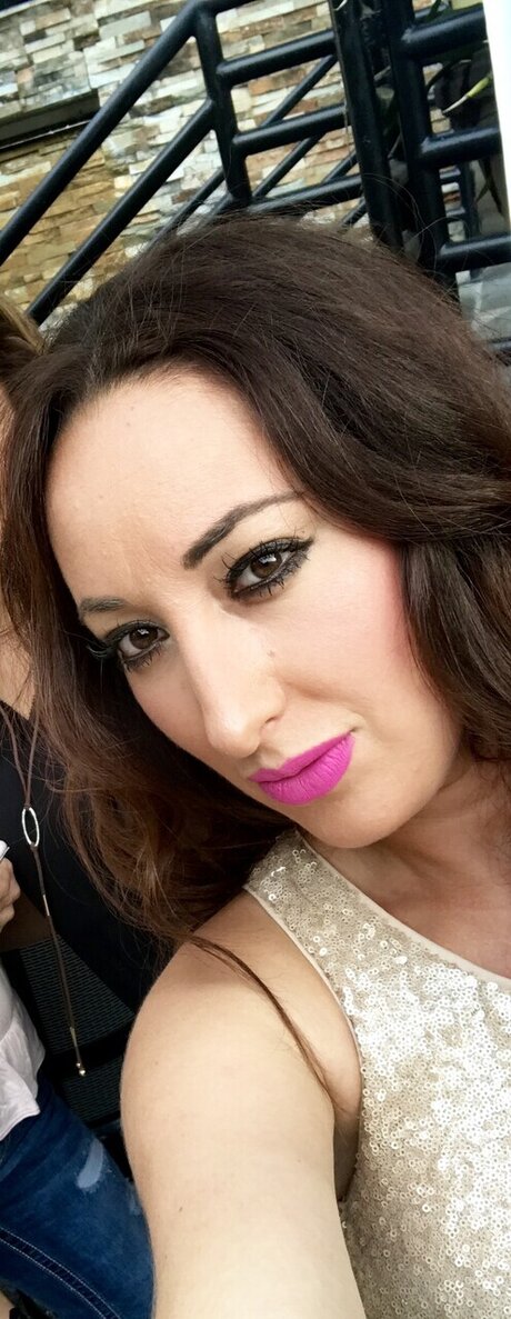Naakte gelekte OnlyFans-foto van Dania Acuna