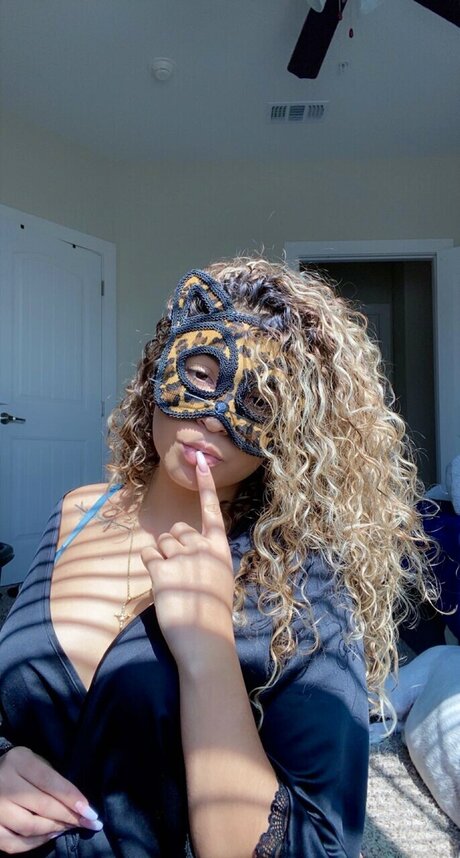 Naakte gelekte OnlyFans-foto van Mufasita