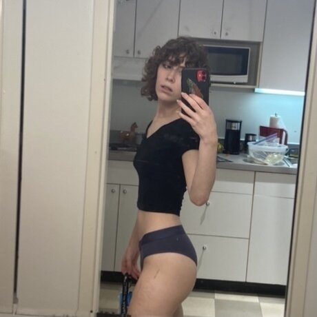 Naakte gelekte OnlyFans-foto van Violentttangel