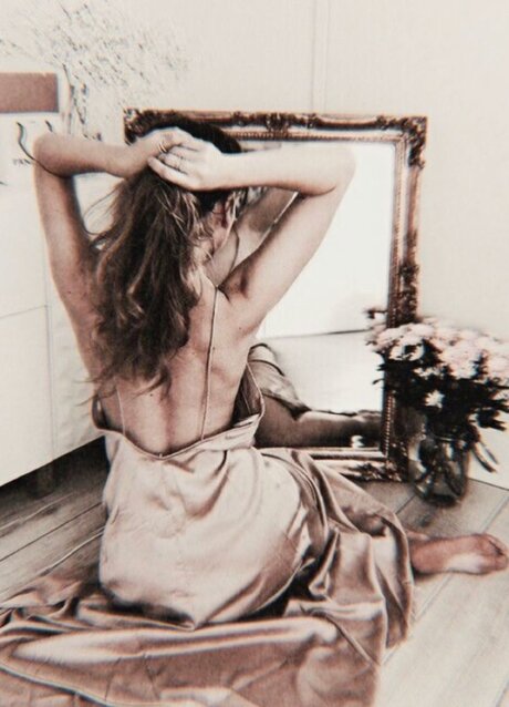 Naakte gelekte OnlyFans-foto van Mara