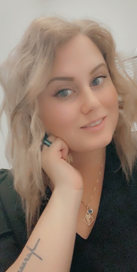Naakte gelekte OnlyFans-foto van Andrea