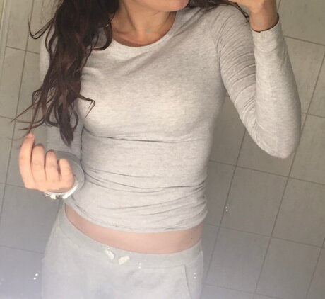 Naakte gelekte OnlyFans-foto van Maura 