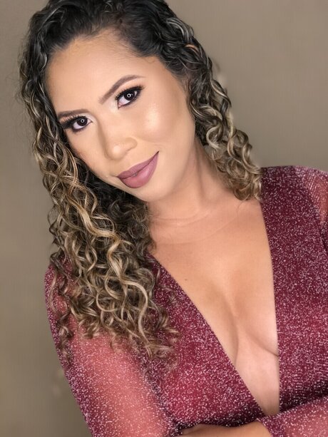 Naakte gelekte OnlyFans-foto van Juliana