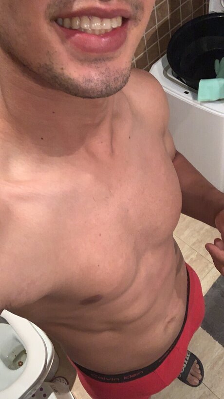 Naakte gelekte OnlyFans-foto van Pollon99