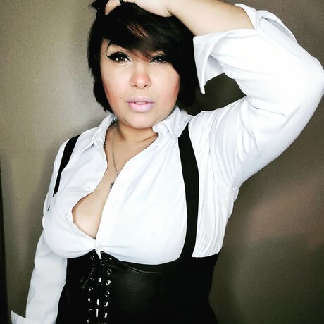 Naakte gelekte OnlyFans-foto van Tiffany Locklear