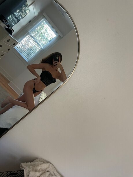 Naakte gelekte OnlyFans-foto van Mary Alice