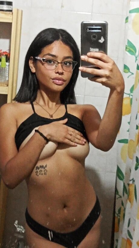 Naakte gelekte OnlyFans-foto van Candela