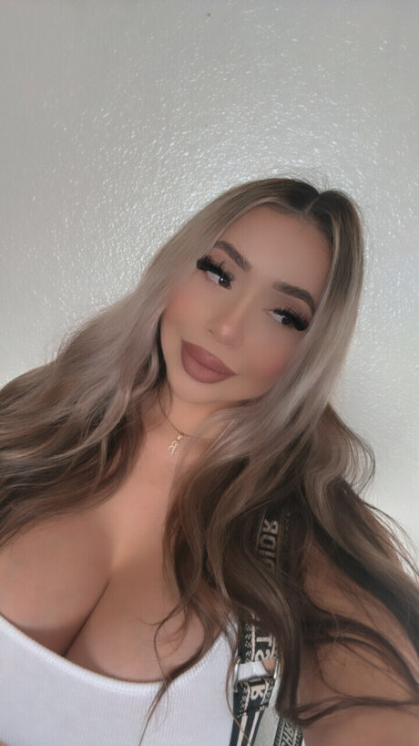Naakte gelekte OnlyFans-foto van Brittney Hernandez