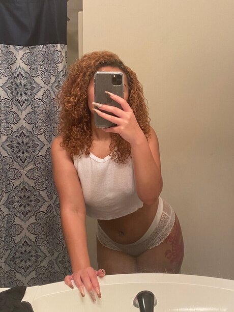 Naakte gelekte OnlyFans-foto van Youronlyfantasy