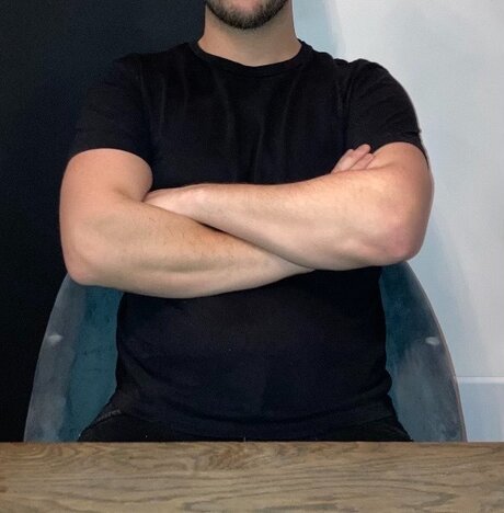 Naakte gelekte OnlyFans-foto van Mrori98