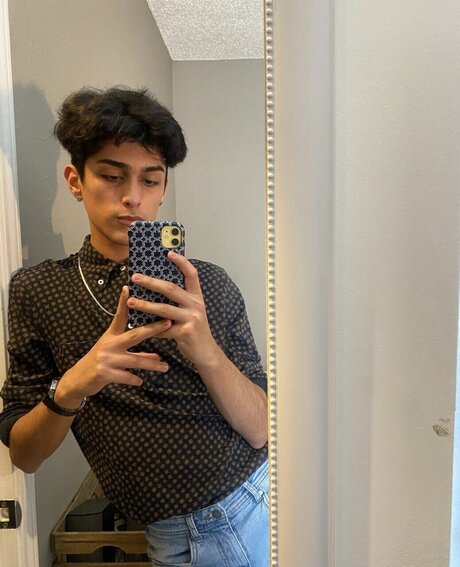 Naakte gelekte OnlyFans-foto van Alejandro