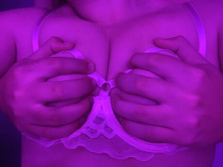 Naakte gelekte OnlyFans-foto van Diamond Baby 