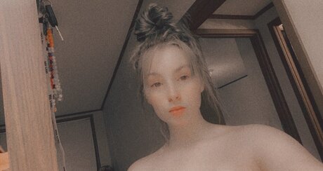 Naakte gelekte OnlyFans-foto van Dess