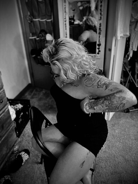 Naakte gelekte OnlyFans-foto van Leanne