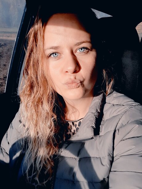 Naakte gelekte OnlyFans-foto van Petronka