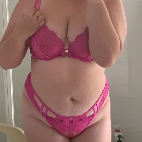 Naakte gelekte OnlyFans-foto van Babydoll