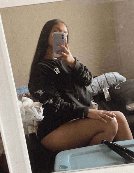 Naakte gelekte OnlyFans-foto van Jasmarie