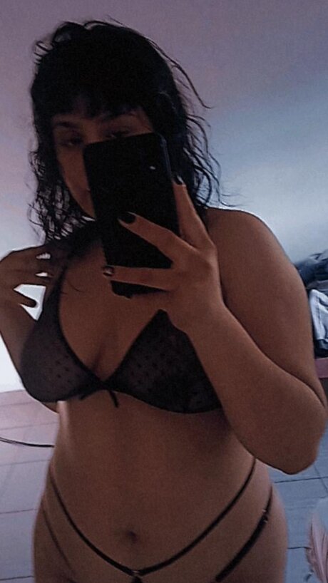 Naakte gelekte OnlyFans-foto van Steff
