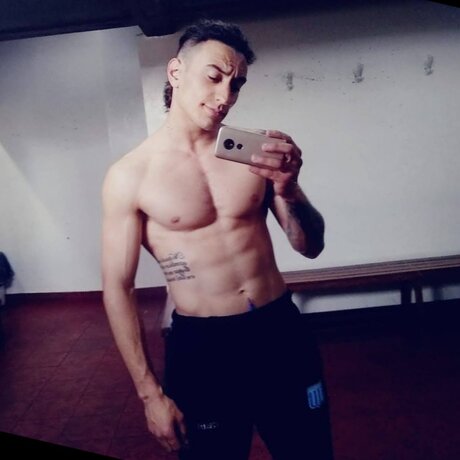 Naakte gelekte OnlyFans-foto van Monster Xxx
