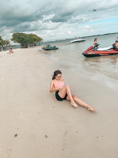 Naakte gelekte OnlyFans-foto van Feet Queen