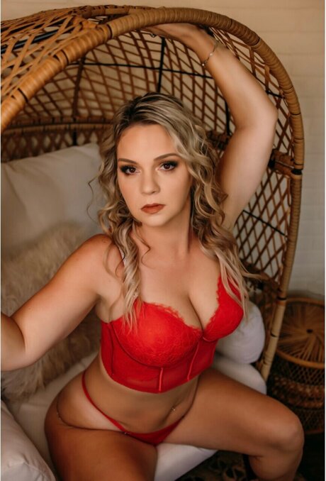 Naakte gelekte OnlyFans-foto van The One Ampamp Only 