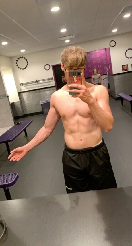 Naakte gelekte OnlyFans-foto van Preston