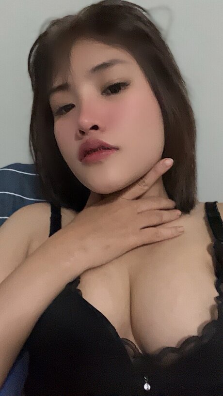 Naakte gelekte OnlyFans-foto van Cherbow