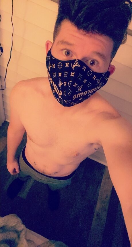 Naakte gelekte OnlyFans-foto van Nunchucka